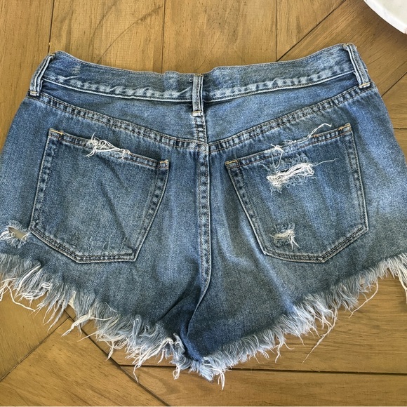 We The Free Size 29 Distressed Jean Shorts - Picture 2 of 3